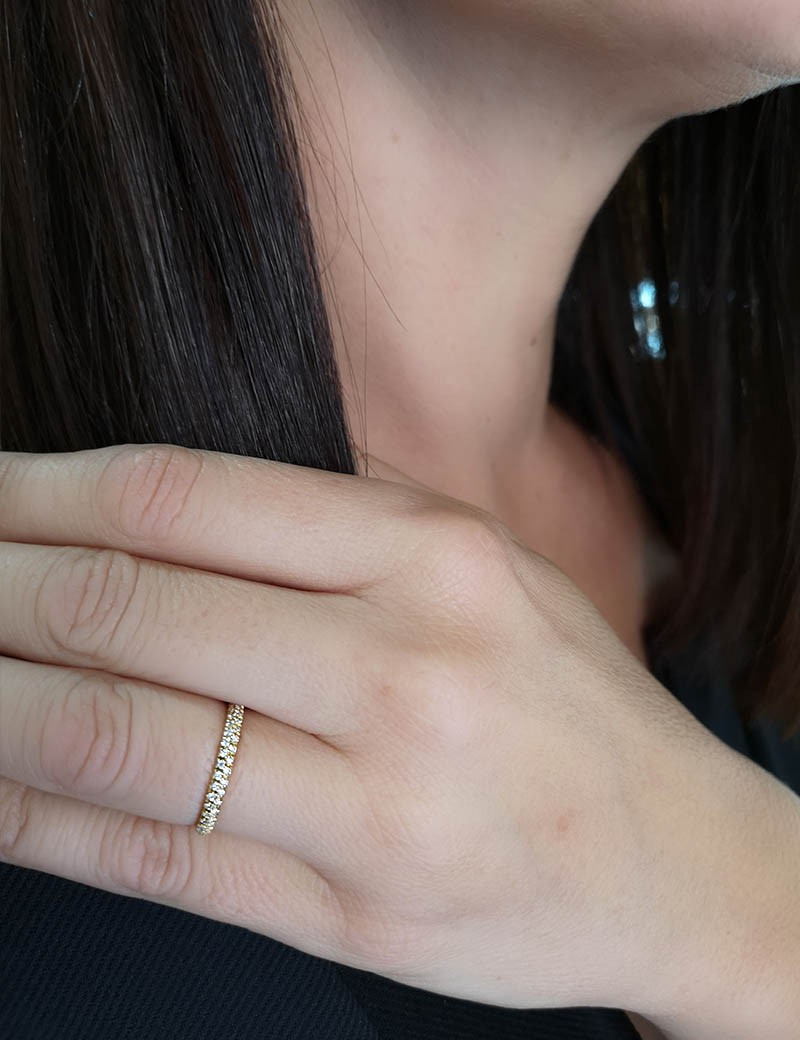Margot: Media Alianza de Diamantes Pavé Oro 18k