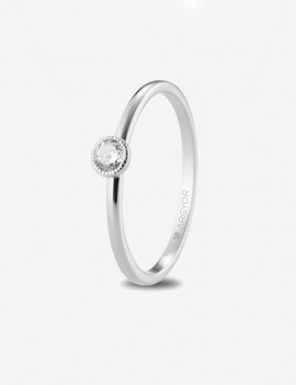 Anillo Solitario de Oro Blanco 18 kts con Diamante de 0,15 quilates