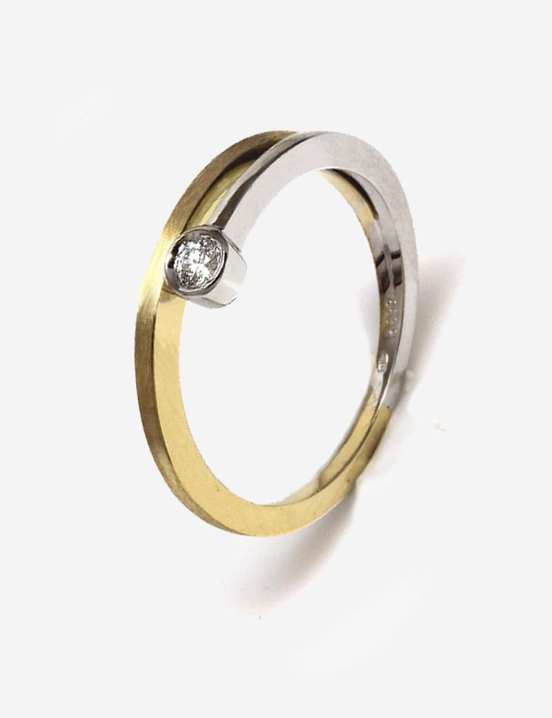 Hadar: Anillo Solitario de Oro Blanco 18k con Diamante