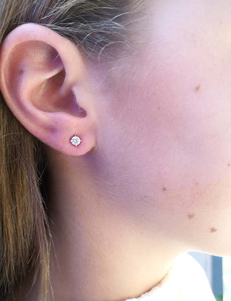 Yulia: Pendientes Dormilonas de Diamantes Oro Blanco 18k