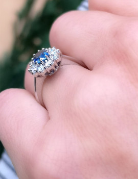 Anillo de Oro 18k Zafiro y Diamantes. Sortija Mujer con Zafiro Azul
