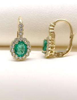 Pendientes Esmeralda Oval y Diamantes Halo · Oro Amarillo 18k