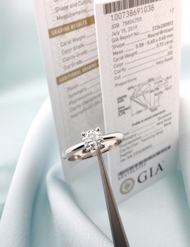 Anillo de diamante solitario 0,72 ct G-SI GIA