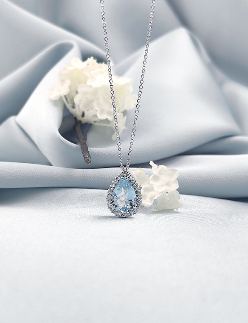 Collar de Aguamarina Lágrima 2,80 ct y Diamantes Orla. Oro Blanco 18k