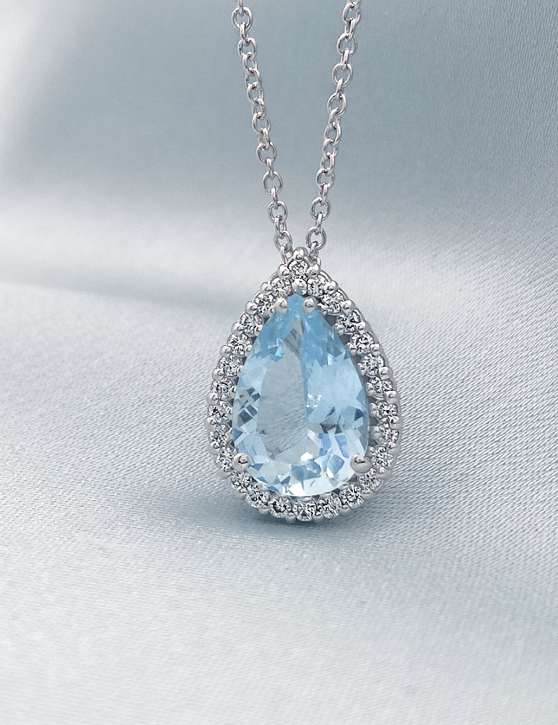 Collar de Aguamarina Lágrima 2,80 ct y Diamantes Orla. Oro Blanco 18k