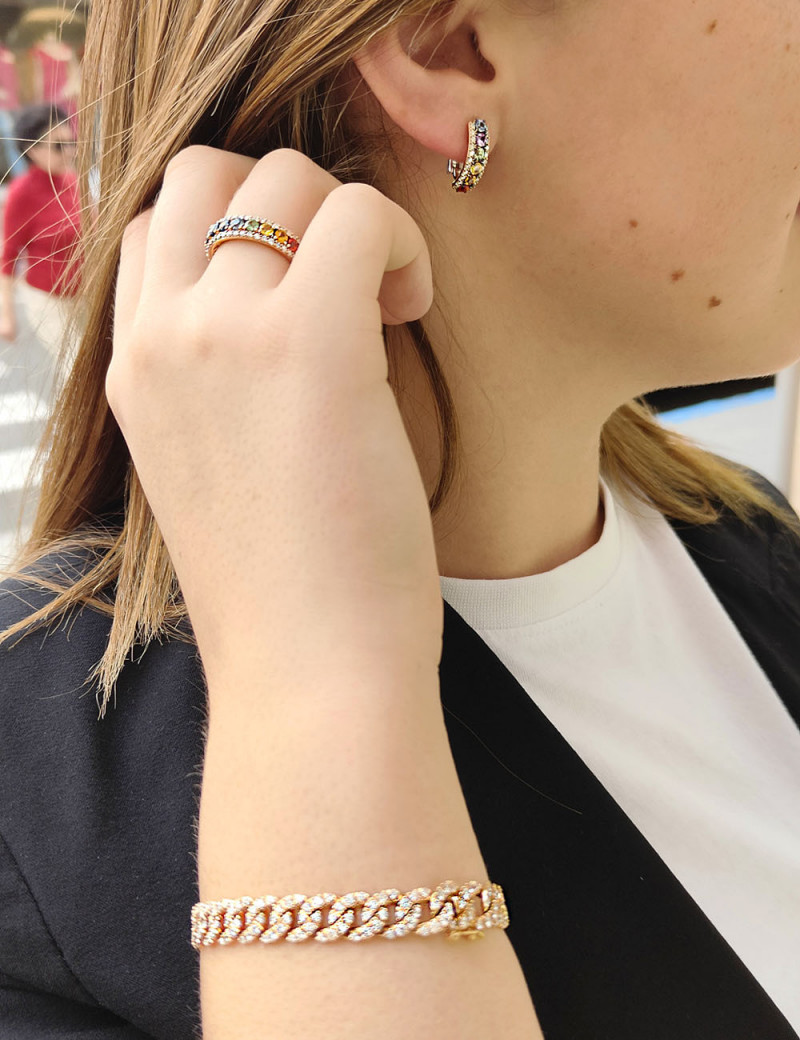 Rainbow: Anillo de Zafiros Multicolor y Diamantes en Oro Rosa 18k