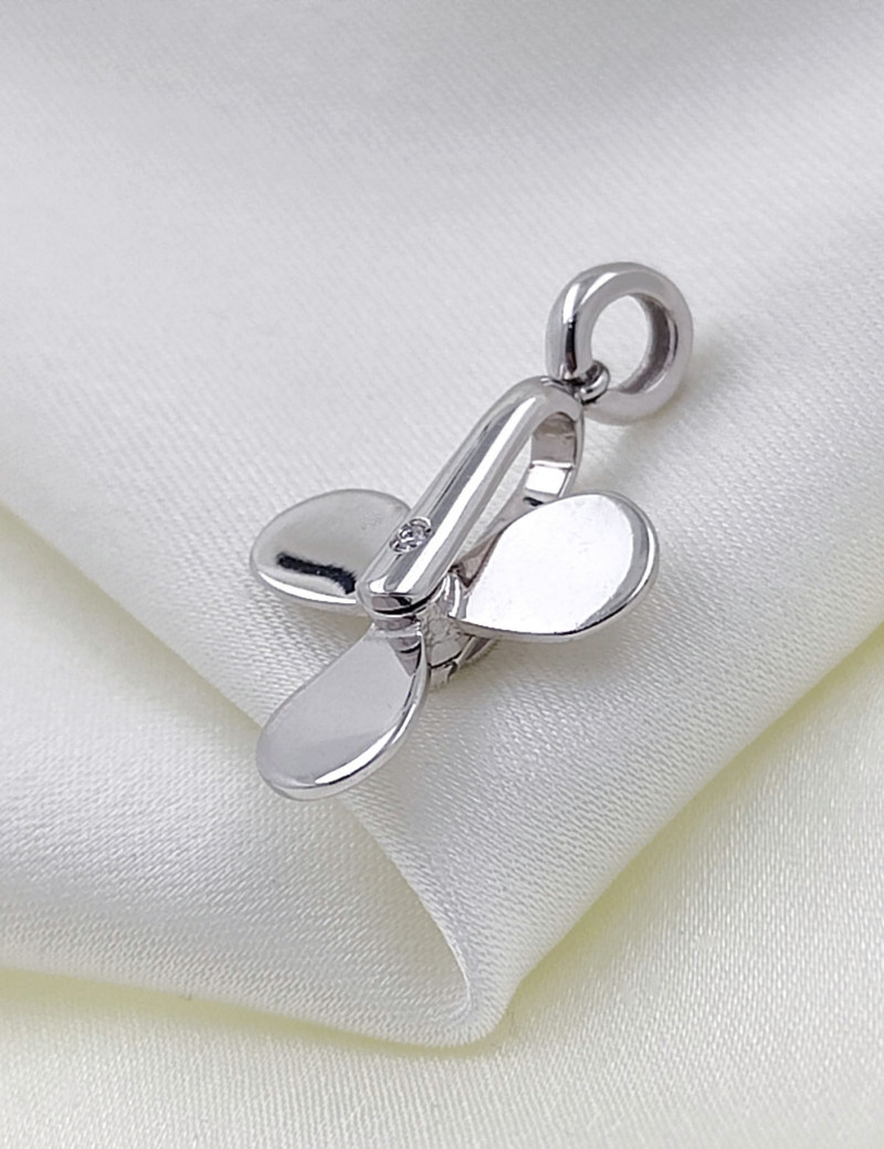 Colgante Hélice Barco Oro Blanco 18k · Hélice Náutica con 1 Diamante