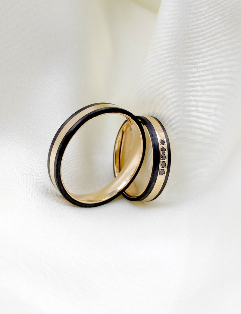 ▷ Genius 3 · Alianzas de Boda Oro y Carbono 4,5mm · Joyería Marga Mira