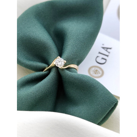 Emma: Anillo Solitario de Diamante en Oro Amarillo 18k · Marga Mira