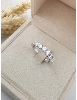 Darya: Anillo de 7 Diamantes en Oro Blanco 18 Kilates