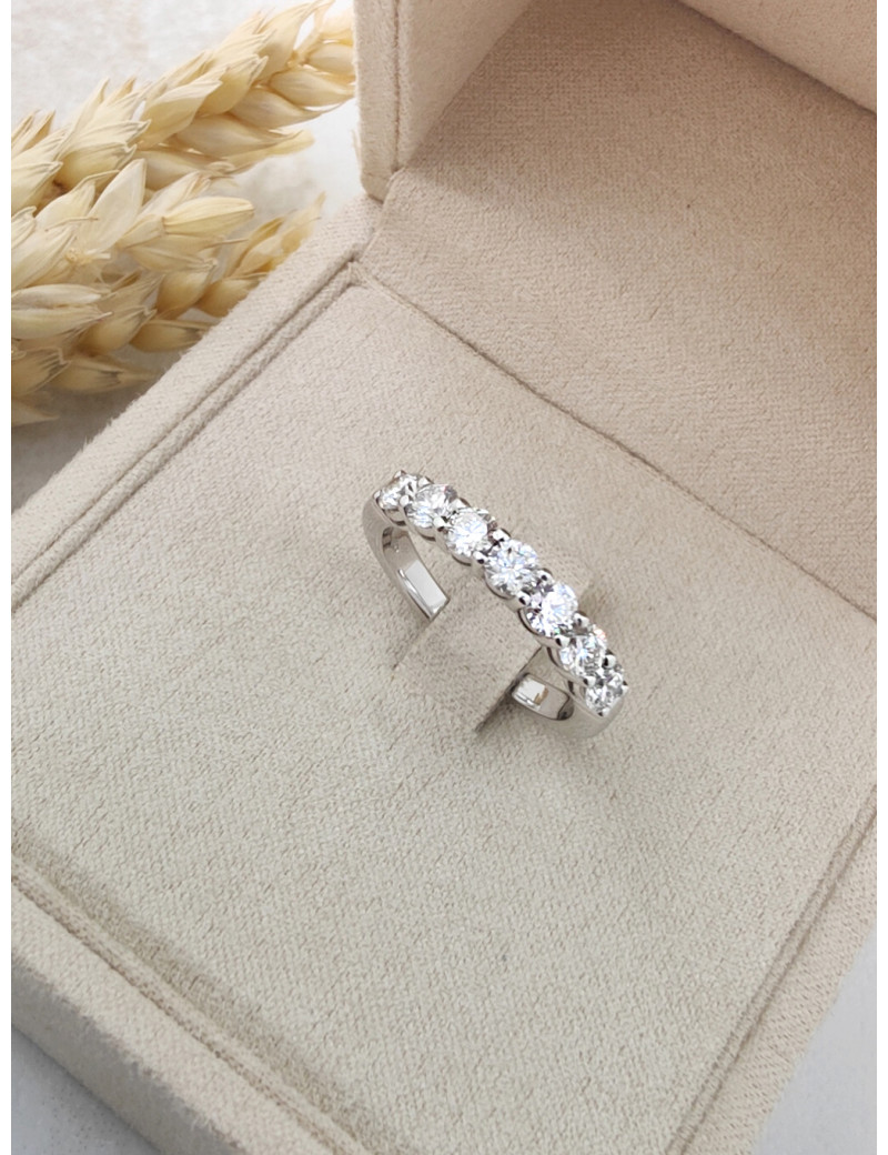 Darya: Anillo de 7 Diamantes en Oro Blanco 18 Kilates