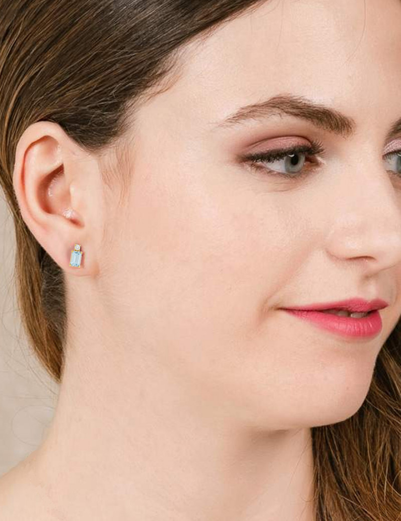Pendientes Aguamarina Rectangular y Diamantes en Oro Amarillo 18k