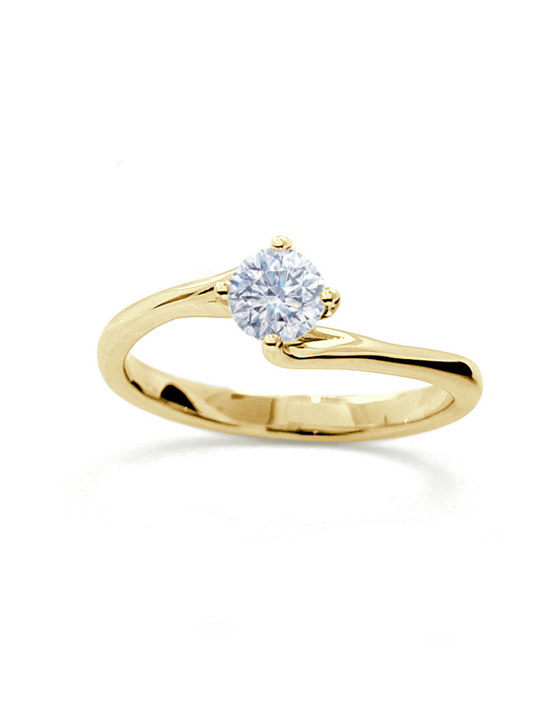 Nuria: Anillo de Diamante Solitario Garras Cruzadas Oro Amarillo 18k