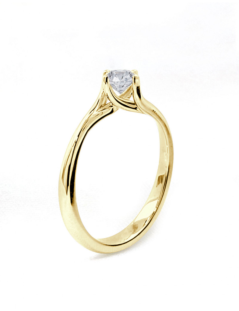 Nuria: Anillo de Diamante Solitario Garras Cruzadas Oro Amarillo 18k