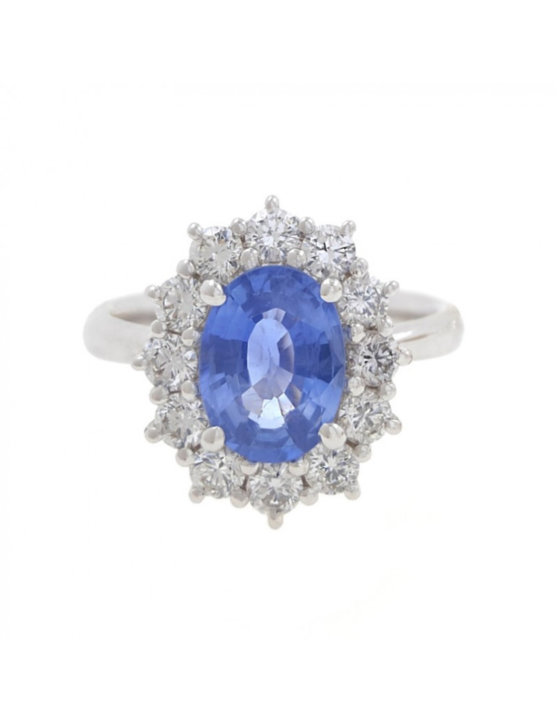 Victoria: Anillo de Zafiro 6x8 mm y Diamantes · Oro Blanco 18k