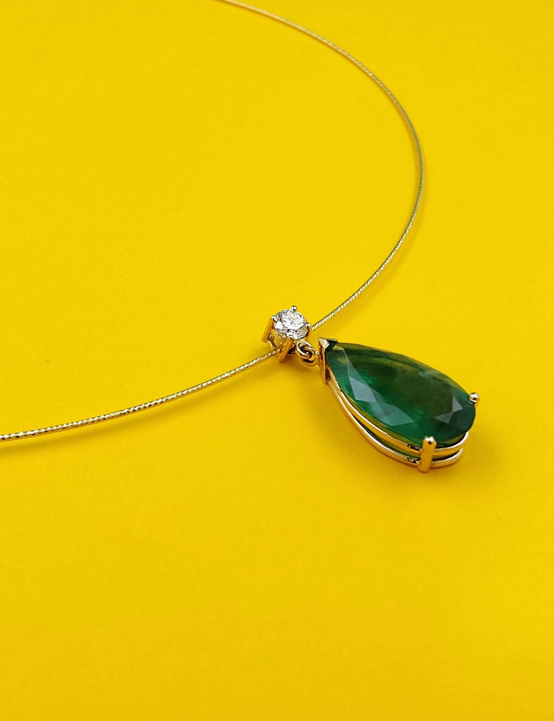 Colgante Gota de Esmeralda, Diamante y Oro 18k · Joyería Marga Mira