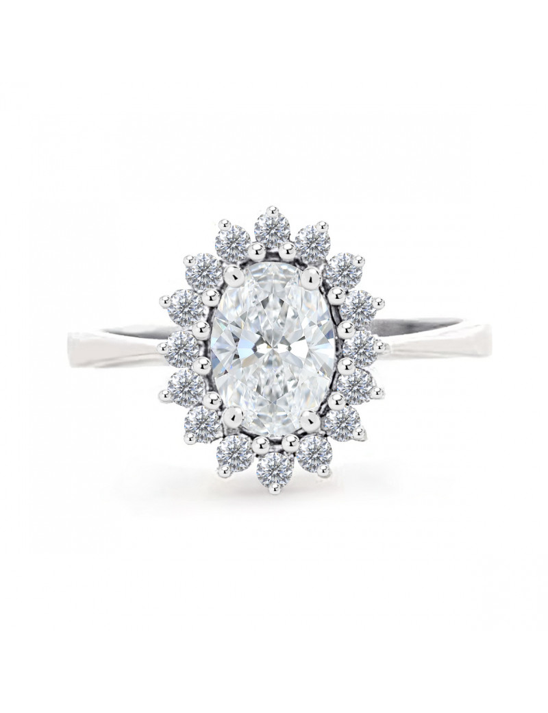 Victoria: Anillo Solitario de Diamante Ovalado realzado con Halo