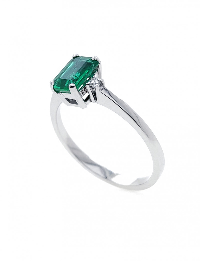 Ankara: Anillo Esmeralda 5x7mm Rectangular y Diamantes · Marga Mira