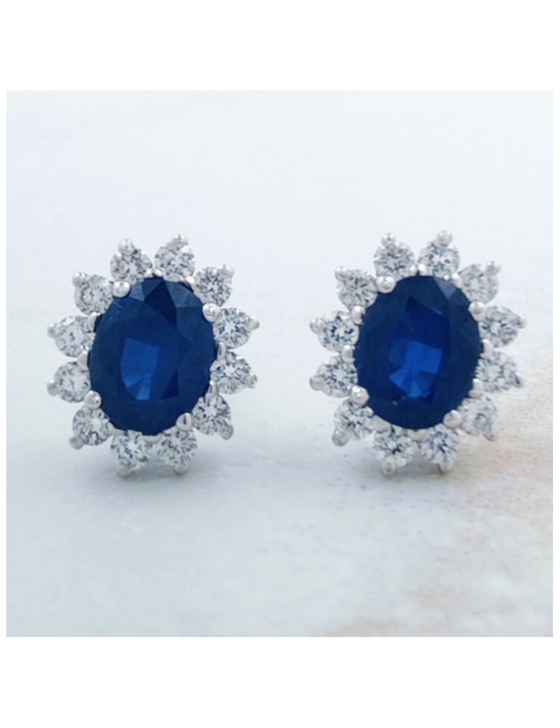Pendientes de Zafiros Ovalados 4x5mm y Diamantes Oro Blanco 18k