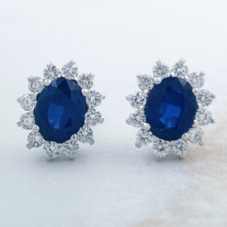 Pendientes de Zafiros Ovalados 4x5mm y Diamantes Oro Blanco 18k