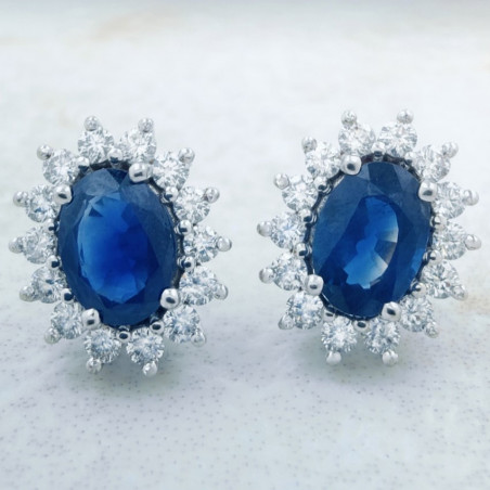 Pendientes de Zafiros Ovalados 5x7mm y Diamantes Oro Blanco 18k