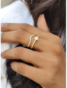 Dasha: Anillo V de Diamantes 0,21 ct Oro Amarillo 18k