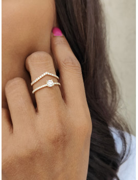 Dasha: Anillo V de Diamantes 0,21 ct Oro Amarillo 18k