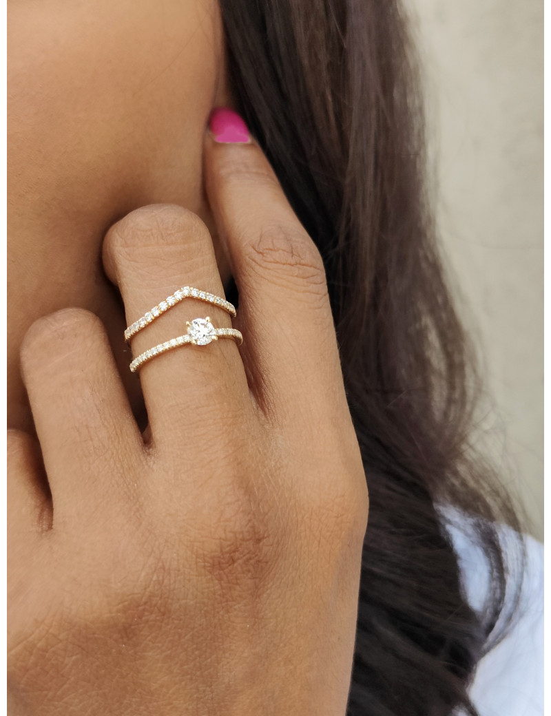 Dasha: Anillo V de Diamantes 0,21 ct Oro Amarillo 18k