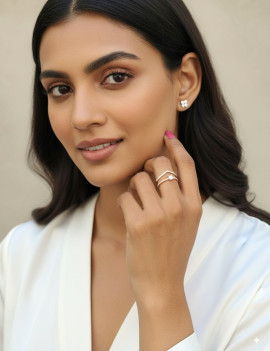 Dasha: Anillo V de Diamantes 0,21 ct Oro Amarillo 18k