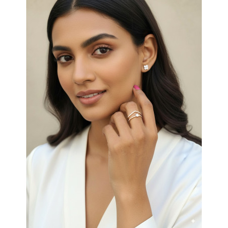 Dasha: Anillo V de Diamantes 0,21 ct Oro Amarillo 18k