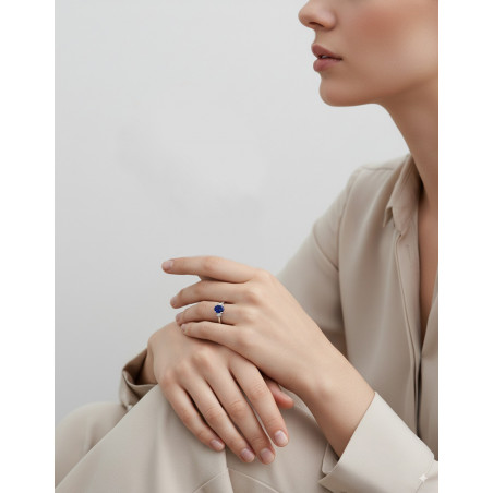 Budapest: Anillo de Zafiro Azul 5x7 y Diamantes en Oro Blanco 18k