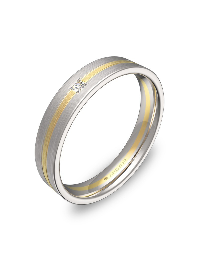 Anillo bicolor con diamante talla princesa y ranuras de 4mm de ancho.