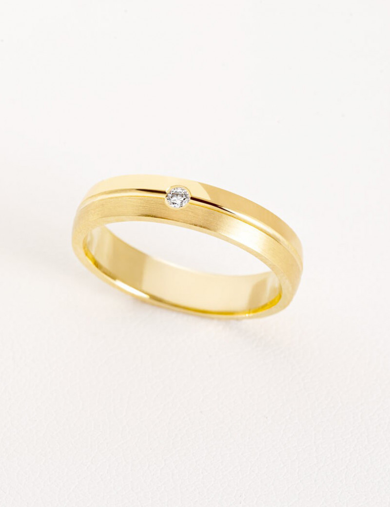 Anillo Diamante en Oro Amarillo 18k ·Media Caña · 4.0mm · Marga Mira
