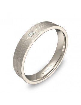 Anillo plano de 4mm en oro blanco 18k con acabado satinado y un diamante talla princesa en ranura.