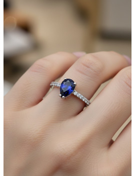 Erika: Anillo Pera de Zafiro y Diamantes Oro Blanco 18k | Marga Mira