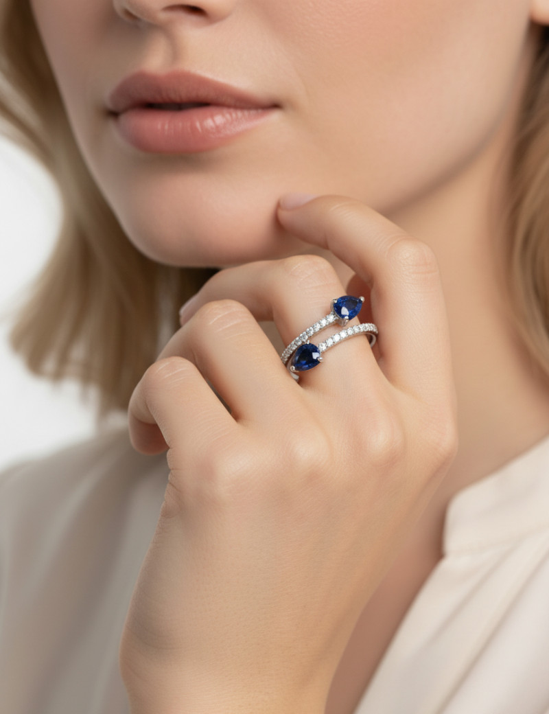 Toi Et Moi: Anillo de dos Zafiros Pera y Diamantes en Oro Blanco 18k