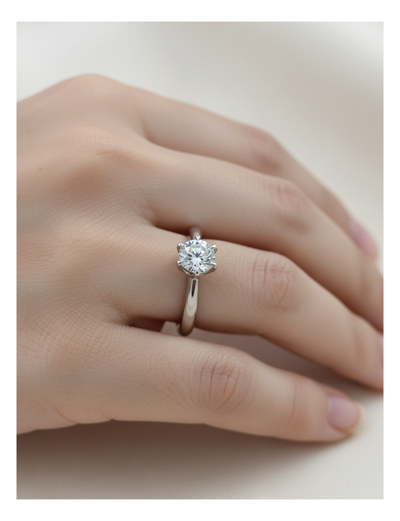 Fabiola: Anillo de Diamante Solitario en Oro Blanco 18k · Marga Mira