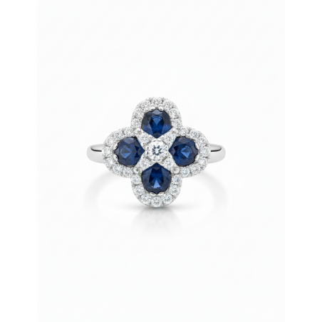 Bianca: Anillo Trébol Zafiros Azules y Diamantes Halo Oro Blanco 18k