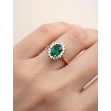 Victoria: Anillo de Esmeralda7x5 mm · Diamantes Orla · Oro Amarillo 18k