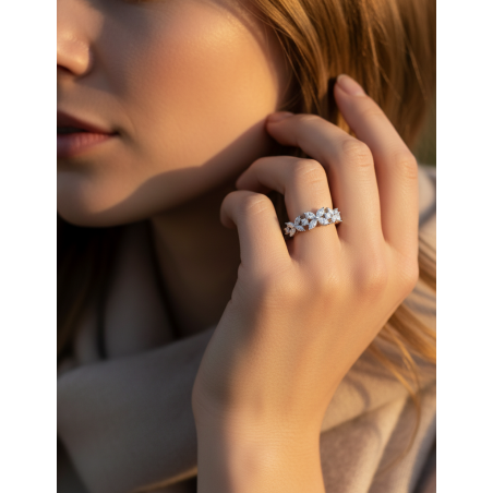 Anillo de Diamantes Talla Marquesa y Brillante en Oro Blanco 18k