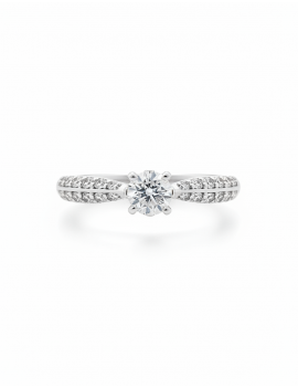 Elsa: Anillo de Compromiso de Diamantes  y Oro Blanco 18k · Marga Mira