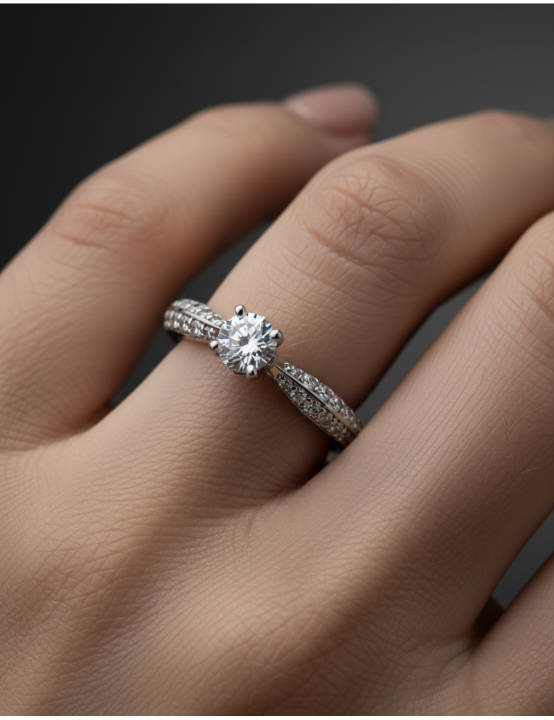 Elsa: Anillo de Compromiso de Diamantes  y Oro Blanco 18k · Marga Mira