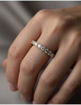 Darya: Anillo de 9 Diamantes en Oro Amarillo 18 Kilates · Marga MIra