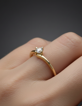 Florencia: Anillo de Diamante Solitario Oro Amarillo 18k · Marga Mira