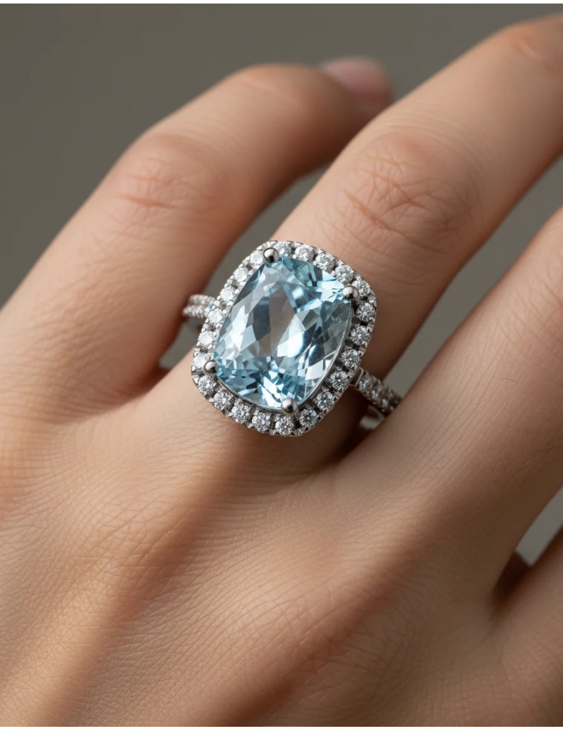 Rania: Anillo de Aguamarina Cojín y Diamantes · Joyería Marga Mira