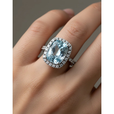 Rania: Anillo de Aguamarina Cojín y Diamantes · Joyería Marga Mira