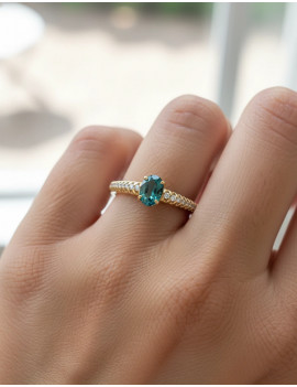 Anillo Esmeralda Ovalada 4x6mm Diamantes · Joyería Marga Mira