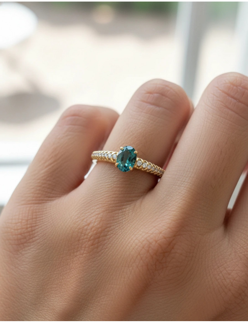 Anillo Esmeralda Ovalada 4x6mm Diamantes · Joyería Marga Mira