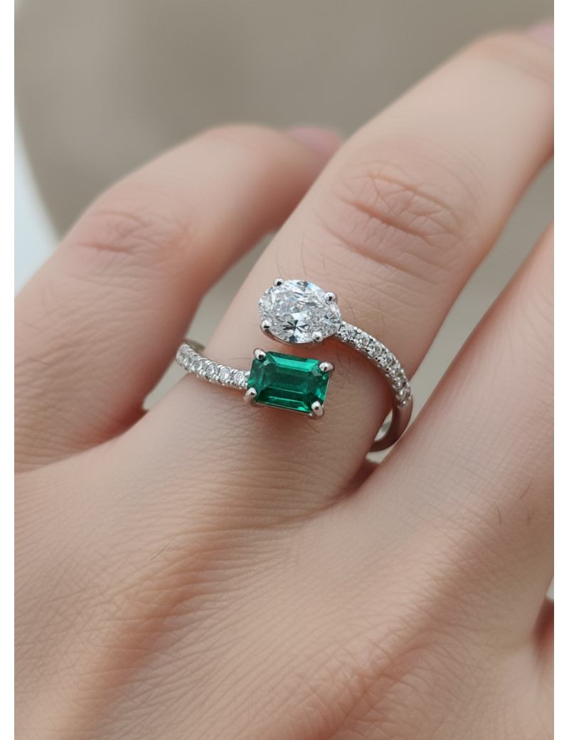 Toi et Moi: Anillo Diamante Oval y Esmeralda Princesa · Marga Mira