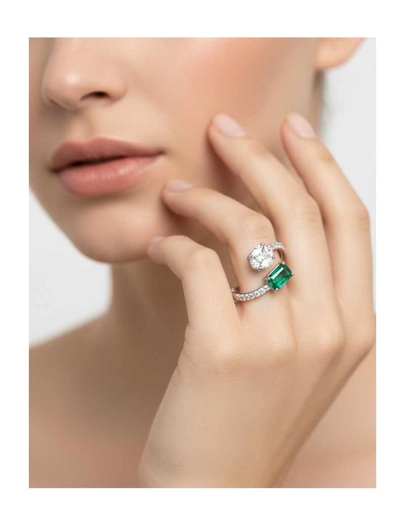 Toi et Moi: Anillo Diamante Oval y Esmeralda Princesa · Marga Mira